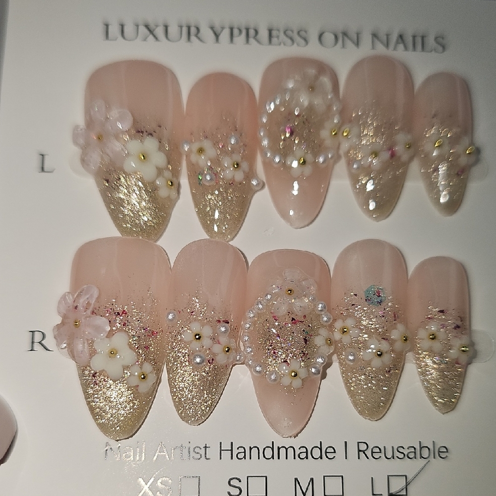 #0006‎ Elegant Floral Press-On Nails with Gold Accents Size L with Adhesive